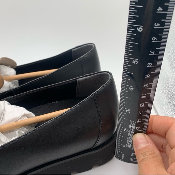 NWOB Vionic Womens Kensley Leather Slip On Loafers size 7 black leather 1083 - Picture 3 of 10